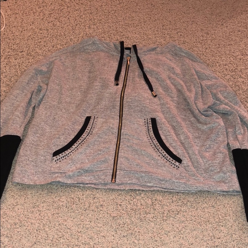 Gray cropped sweatshirt